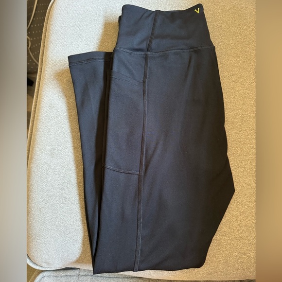 Victoria’s Secret black leggings NWOT - Picture 1 of 4